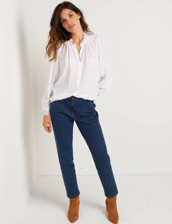 Chemisier uni en crépon, col volanté macramé (blanc cassé) Chemisier uni en crépon, col volanté macramé (blanc cassé)